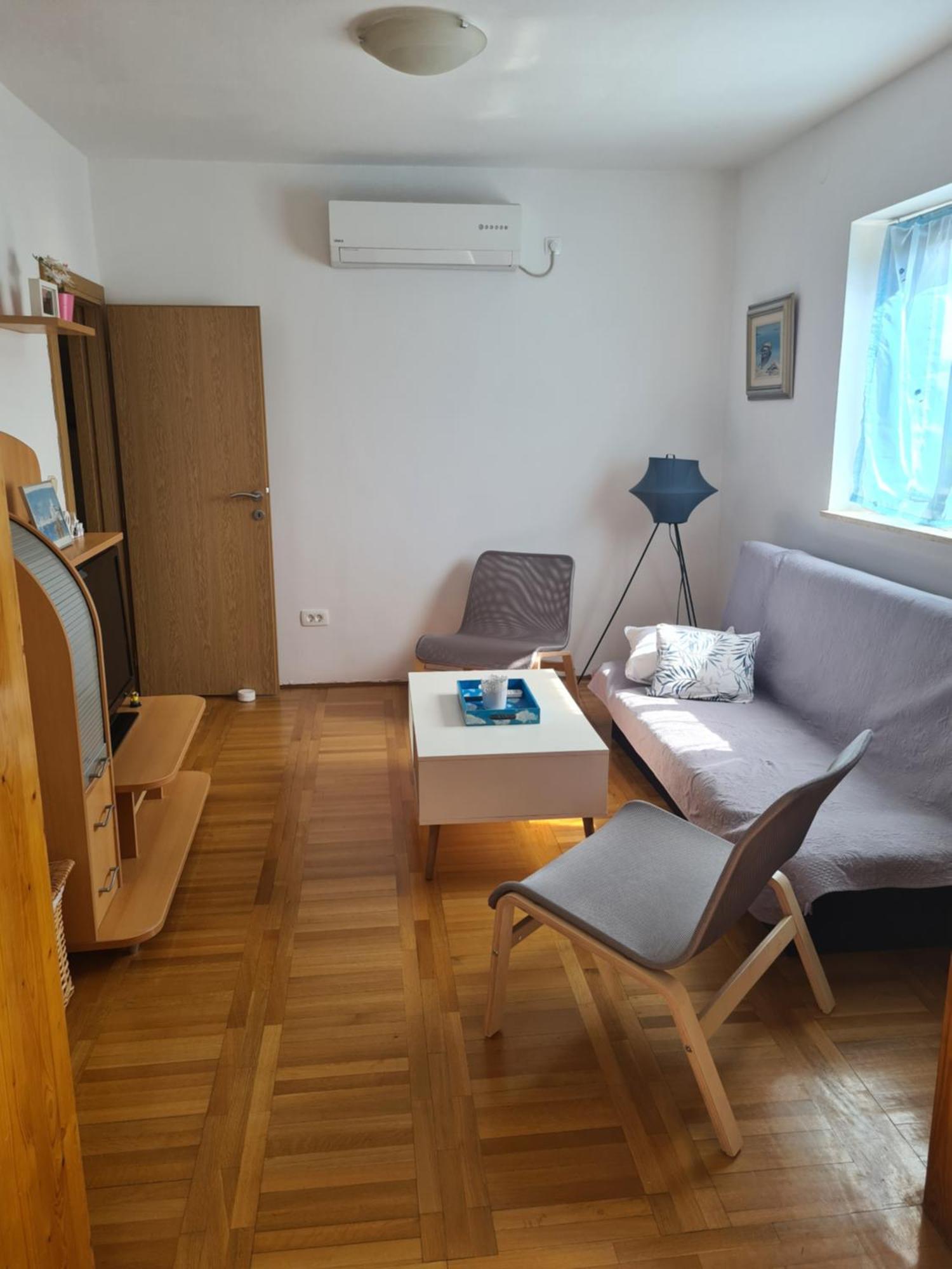 Apartament Bura *
